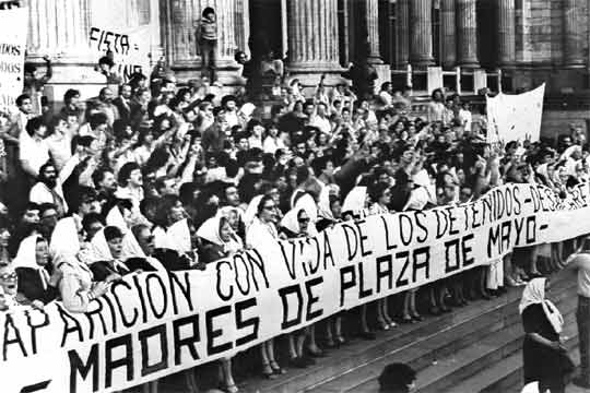 foto marcha madres y abuelas 1 large